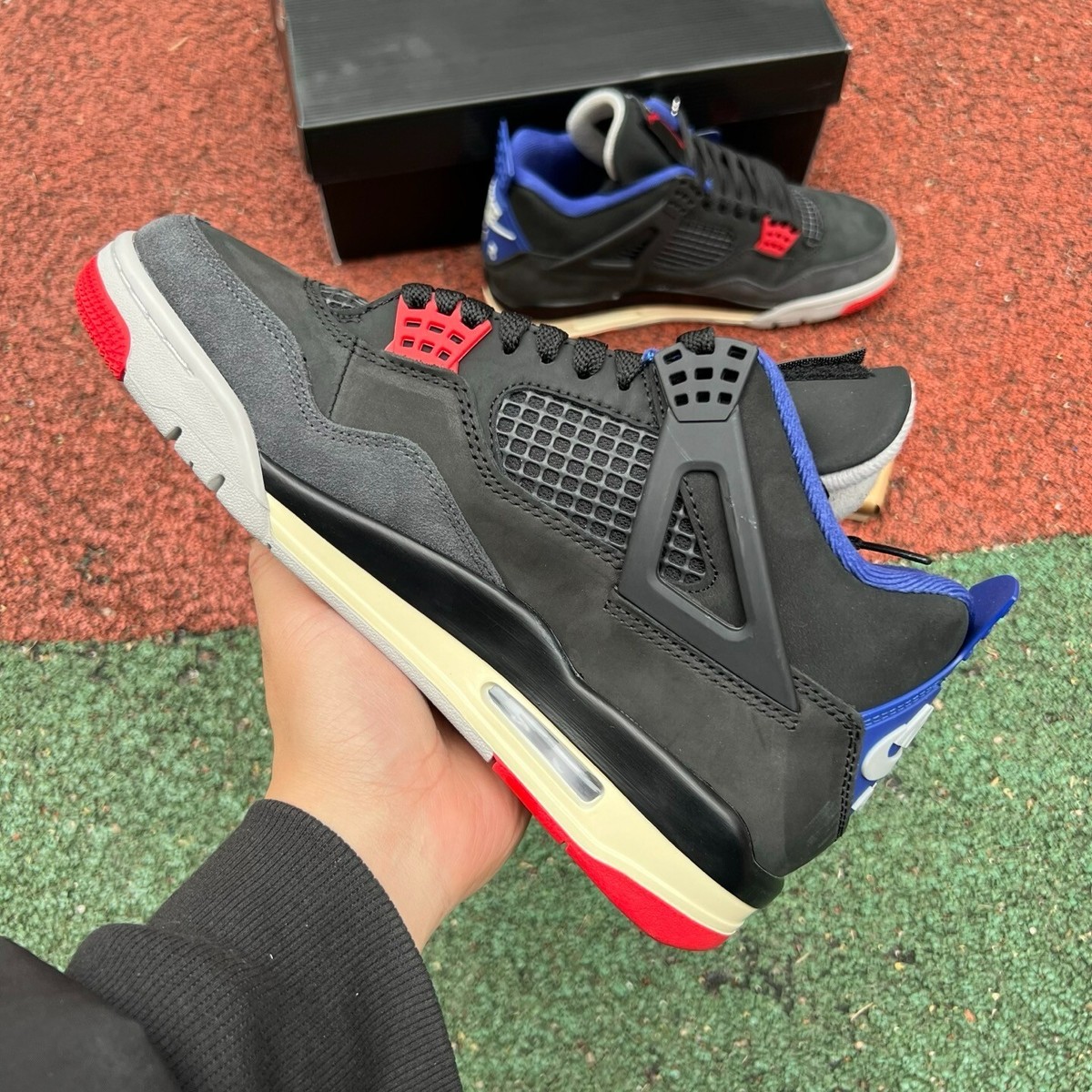 【入手困難モデル】AirJordan 4 winterized 27.5センチ エアジョーダン4 ホワイトセメントの復刻モデルをチェック