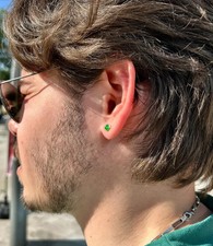 Aretes de piedra cabujón esmeralda verde para hombre de oro amarillo de 10 quilates