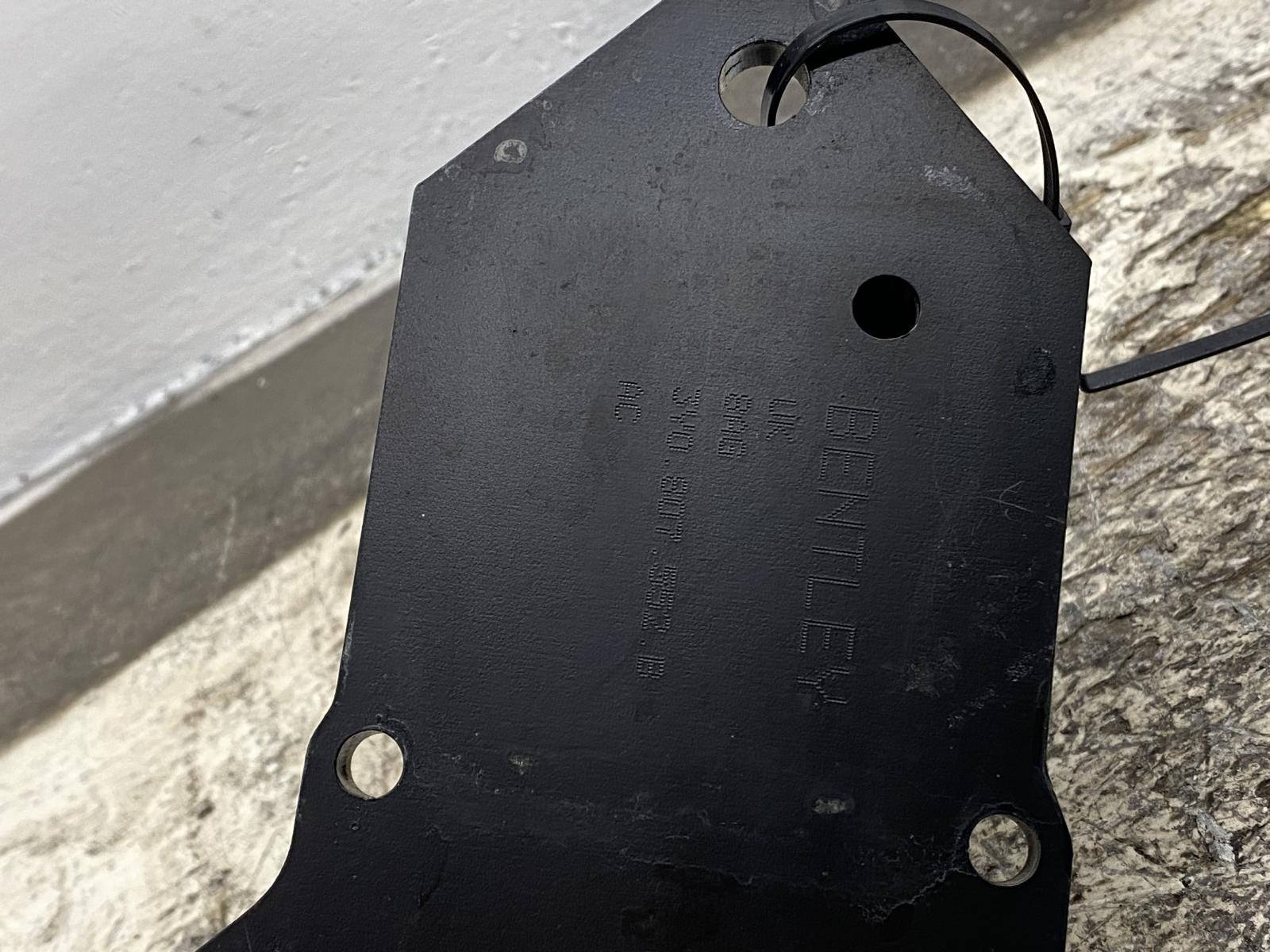 Bentley Mulsanne 2010-2020 Front Right Bumper bracket P/N 3Y0807552