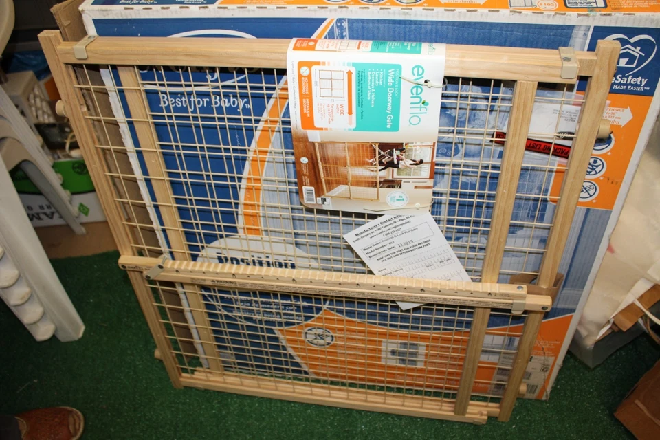 Evenflo Posición y Cerradura Puerta Ancha Puerta, Montada a Presión, Totalmente Nueva Foto 2 de 3