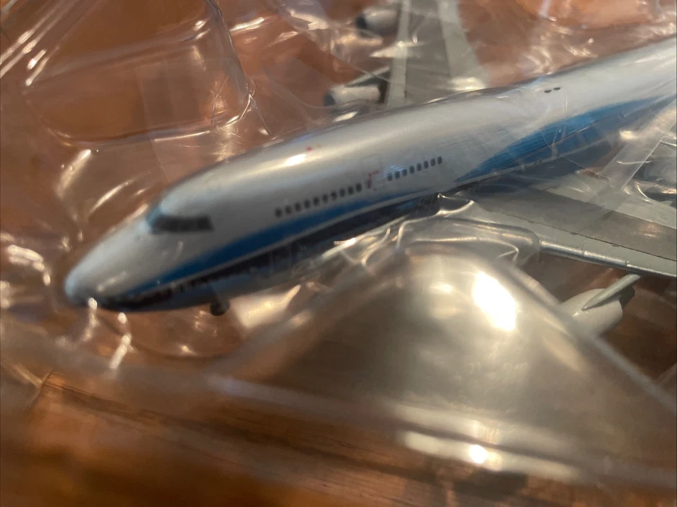 Boeing 1/400 Premier Collection, Scale Model 747-400 Airplane in Box 2010 - Image 2 of 4