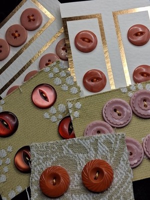 Aufbereitete, recycelte Vintage Knöpfe RESTPOSTEN 35 rot rosa 5 Sets rund flaches Loch
