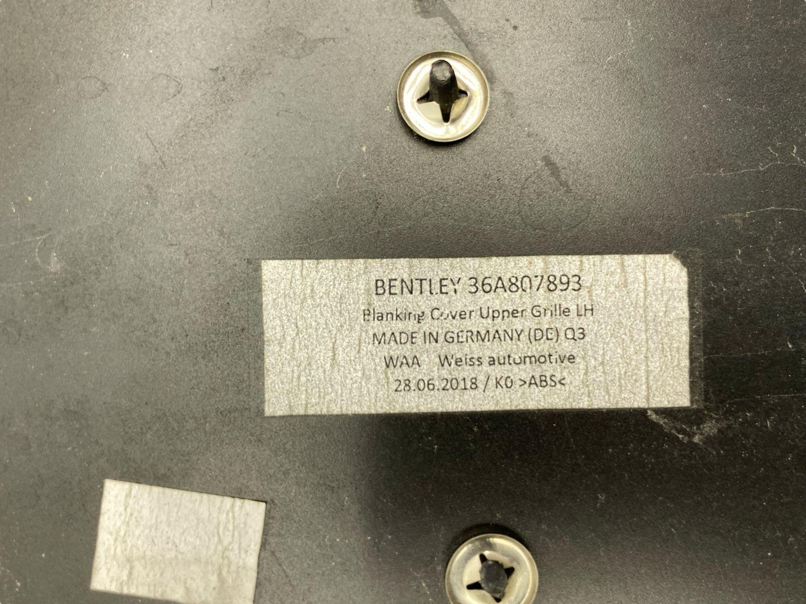 2016-2020 BENTLEY BENTAYGA OEM FRONT LEFT BUMPER LOWER GRILLE TRIM *BROKEN TAB*