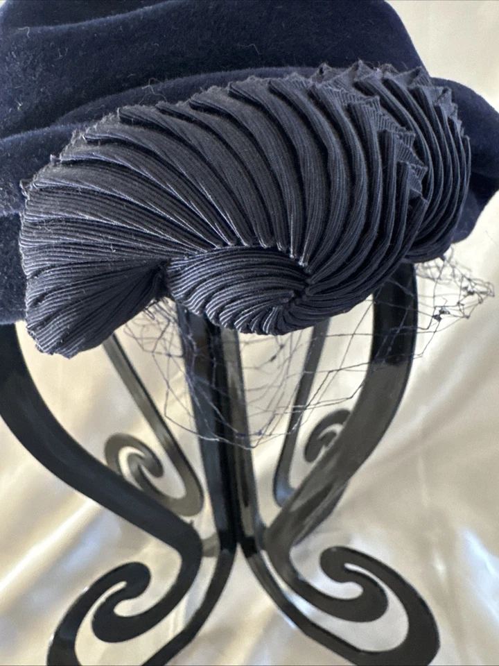 VTG XS-S Navy Blue 50s Cocktail Hat w/Net 20” Circ. Adrienne Halle Bros France - Image 2 of 4