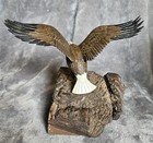 Carved Bald Eagle on wooden base, Signed Taylor "1980" — photo 4