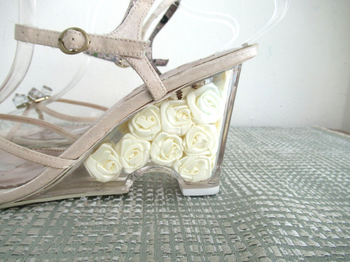 Poetic License London Sz 8.5 M Lucite w/Roses Wedge Peep Toe Bride Shoes Sandal - Picture 4 of 16