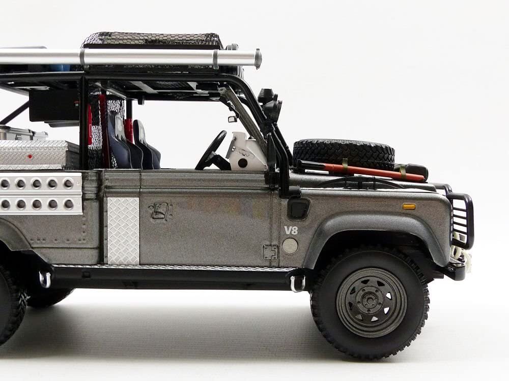 Kyosho original 1/18 Land Rover Defender Movie Edition Lara