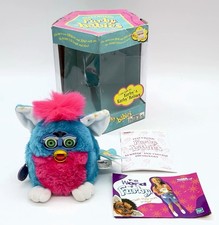 Payaso Furby Babies Furby de Tiger 1999 vintage probado en caja original, etiquetas LEER