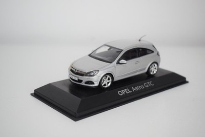 C17 1:43 MINICHAMPS OPEL ASTRA GTC MET. GRAU EXC. ZUSTAND.