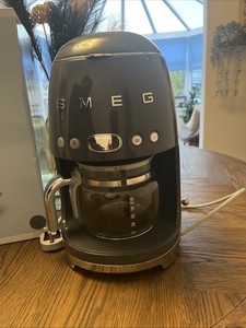 SMEG 50's Style DCF02GRUK Tropffilterkaffeemaschine - Schiefergrau