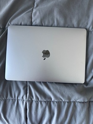 Apple MacBook Pro A2338 M2 Chip 256GB 8GB.     s6