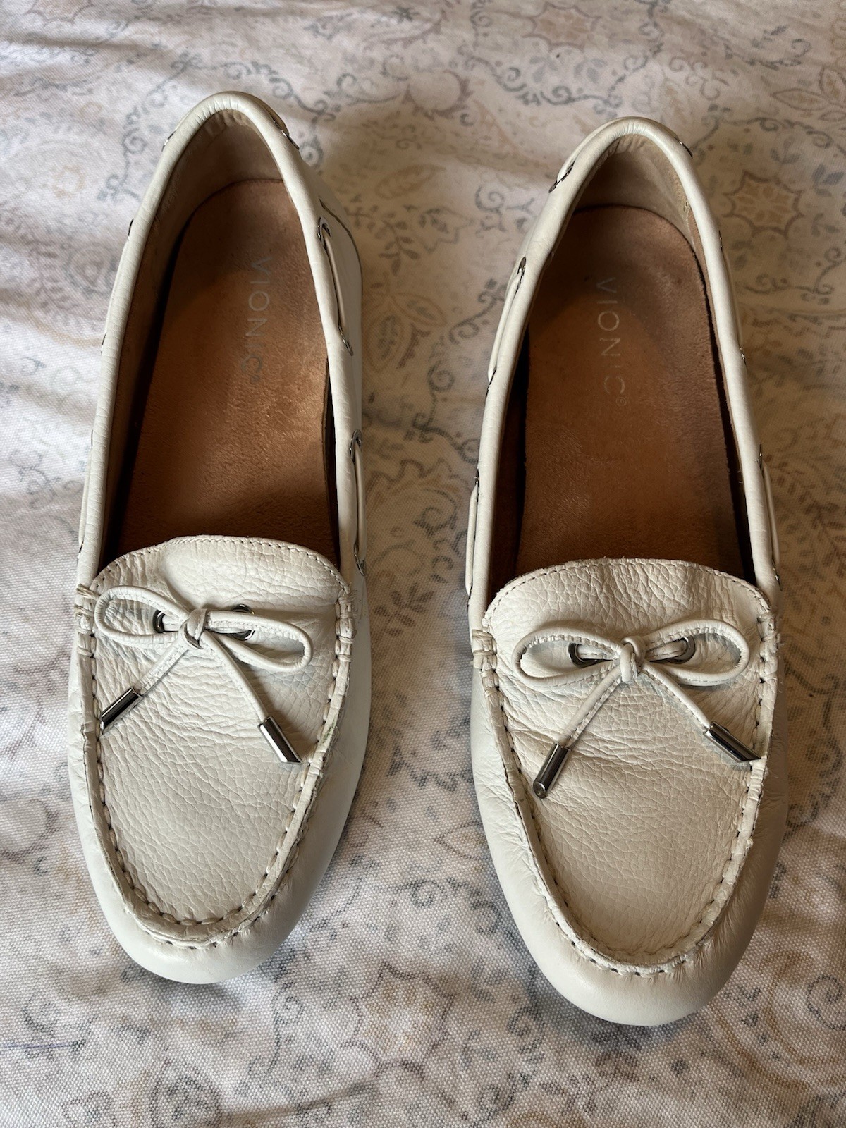 VIONIC, Women’s Honor Virginia Loafers Shoes Size 8 White Leather