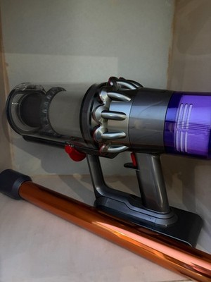 Dyson V11 Extra SV28 Akku-Stielstaubsauger + Zubehör