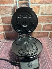 Disney Classic Mickey Mouse Non-Stick Waffle Maker 7 Inch Waffles (DCM-1)