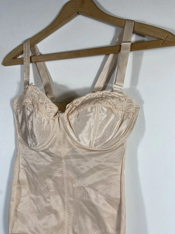 Sutiã modelador vintage GLAMORISE com cinto bege 34C renda sem alças bege nude - Imagem 4 de 4