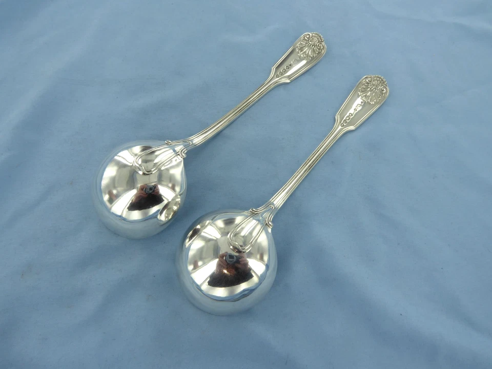 AN ANTIQUE PAIR OF STERLING SILVER FIDDLE THREAD &SHELL SAUCE LADLES,LONDON 1872 - Image 2 of 4