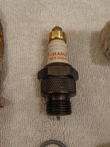 ( 1 ) .. ‘NOS’ Champion 5M Spark Plug ..‘Brass Hat’ .. 2 Ring Design .. USA Made - Picture 7 of 18