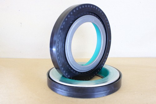 2005-2023 Ford F250 F350 F450 F550 4x4 SuperDuty Front Axle Seal & Snap Ring Kit - Picture 6 of 14