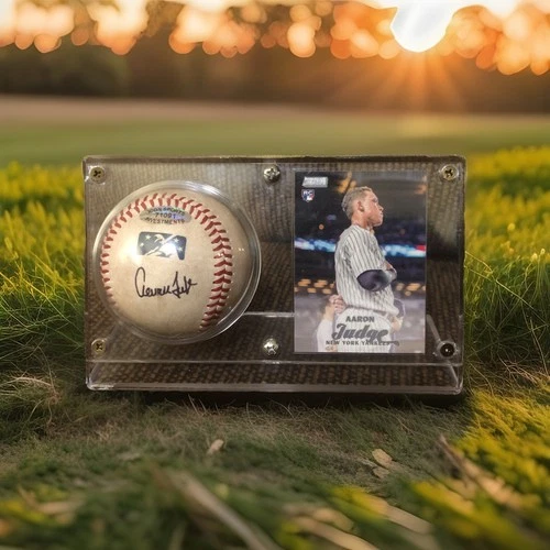 Aaron Judge Autographed Baseball & Topps 2017 #64 Rookie RC & Authenticity Coa