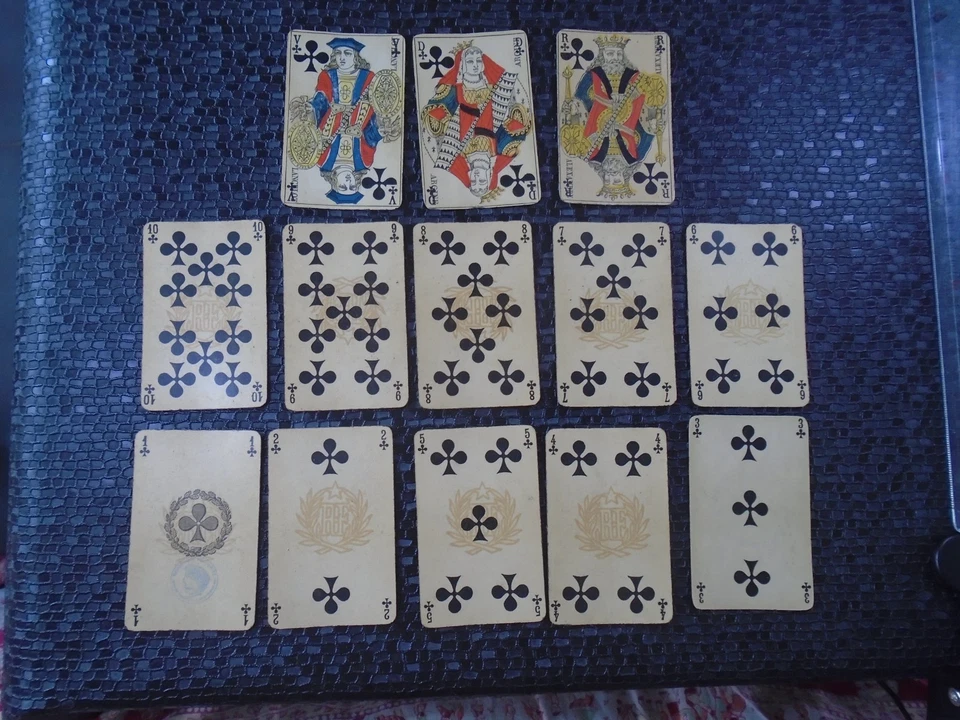 ANCIEN JEU DE 52 CARTES COMPLET CACHET 1890 FILIGRANE DOS MOTIF ROUGE - Photo 2/4