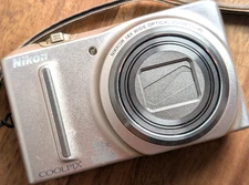 N MINT Nikon COOLPIX S9100 Compact Digital Camera silver 12.1MP 18x Japan silver
