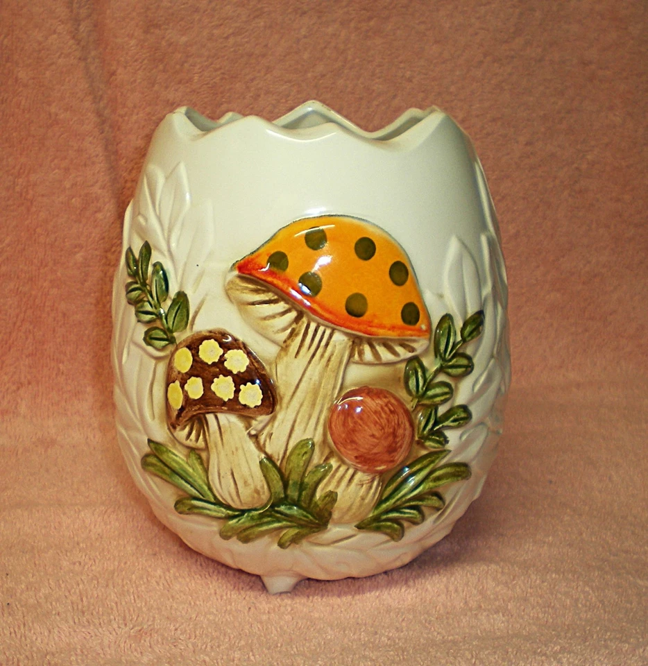 Vintage 1976 Sears & Roebuck Merry Mushrooms Egg Shaped Footed Planter Vase - Image 2 of 4