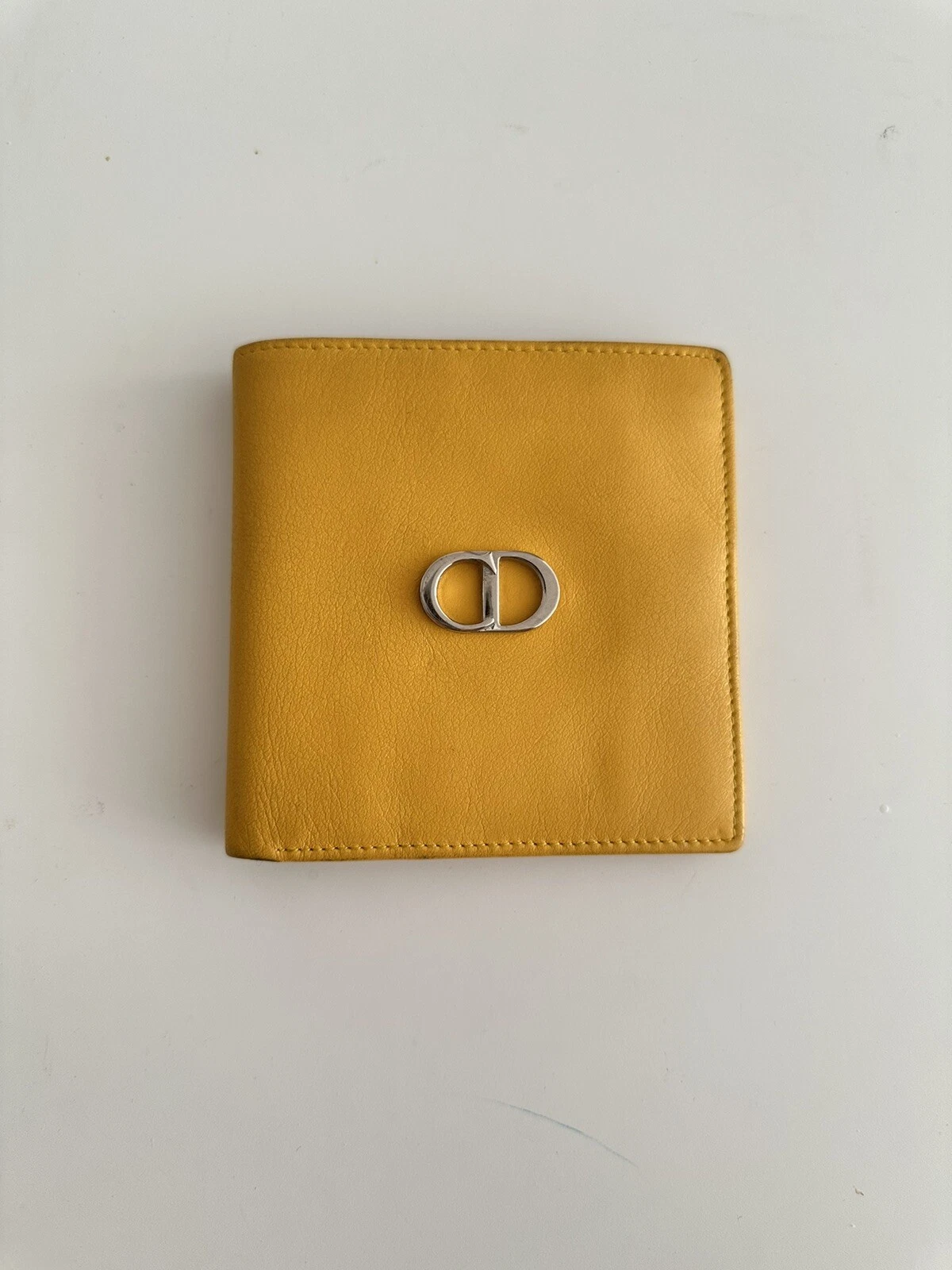 portefeuille cuir jaune chrétien dior
