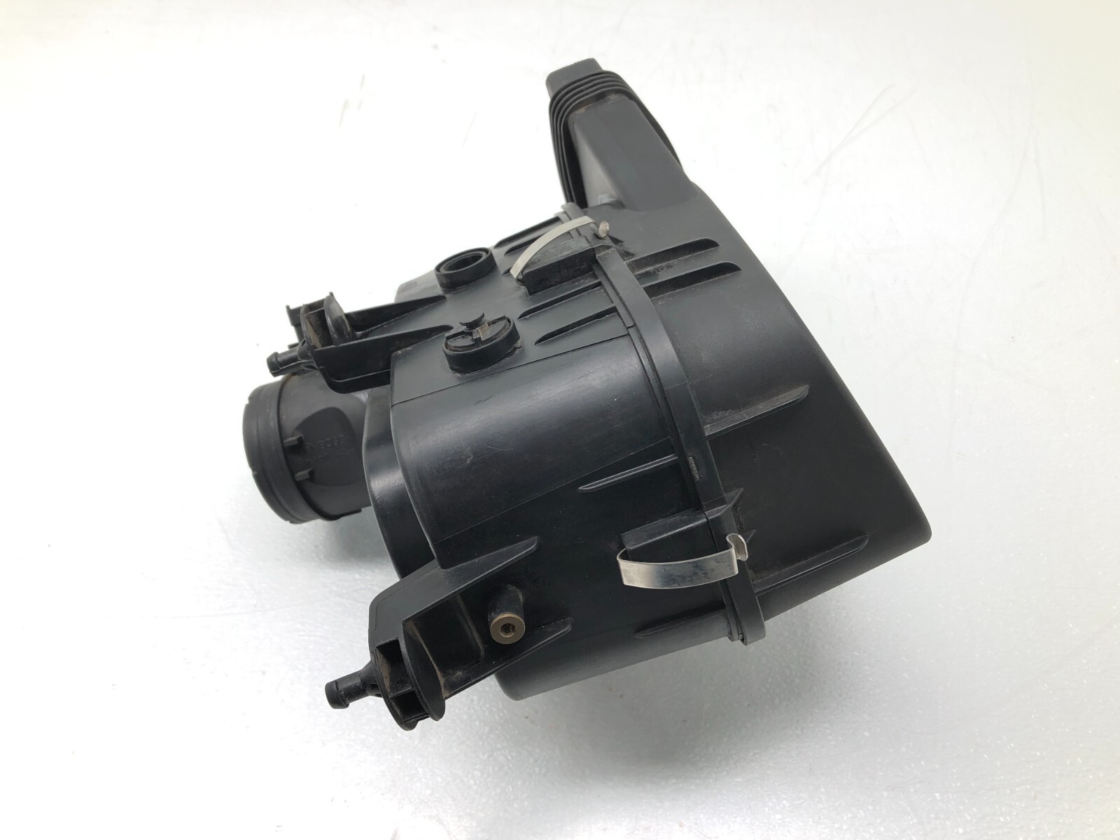 2014-2017 MASERATI GHIBLI S 3.0L V6 LEFT SIDE AIR CLEANER FILTER BOX OEM.
