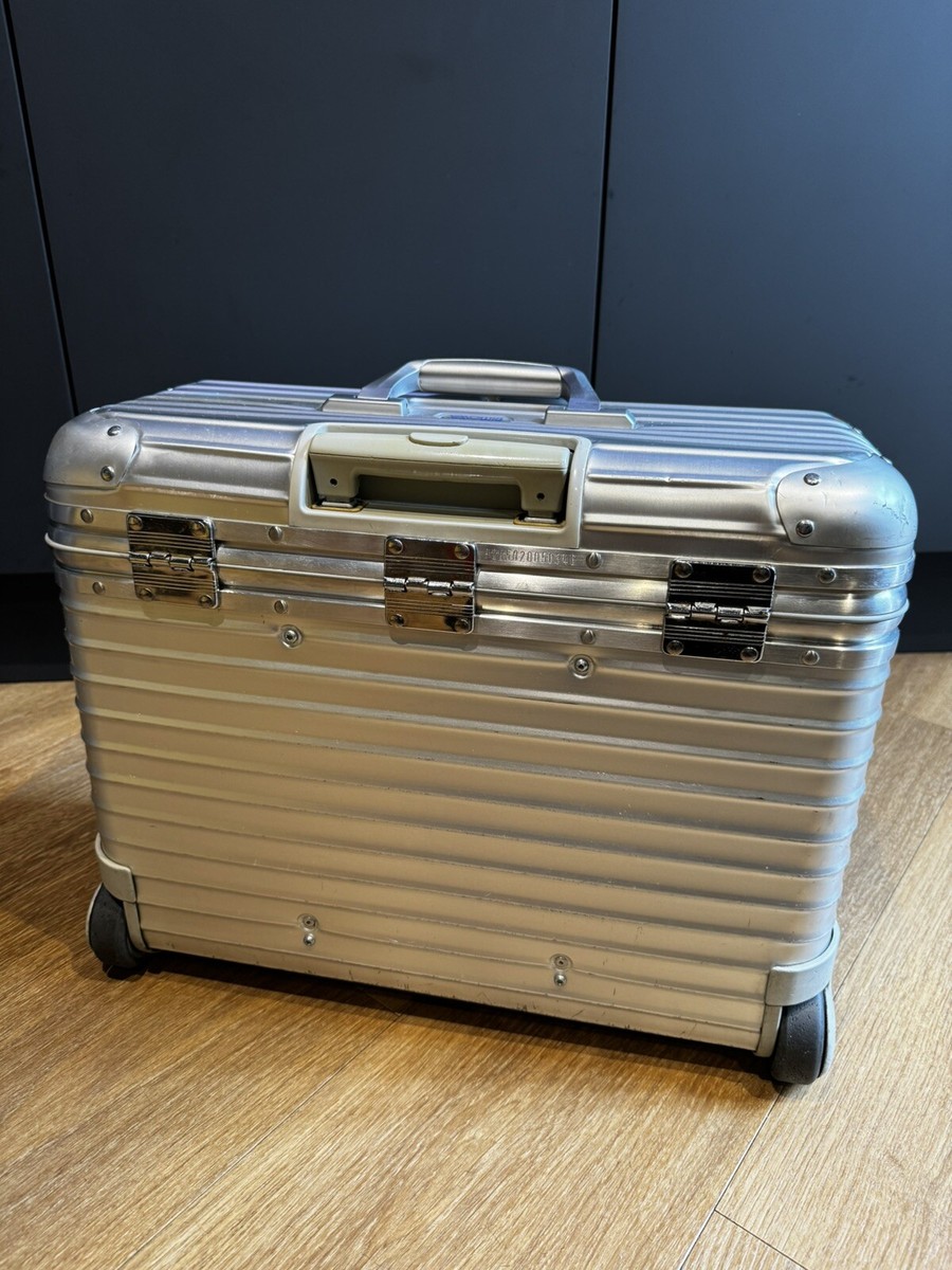 RIMOWA PILOT 37ℓ Original Pilot Case | Small Carry-On Suitcase | Silver | RIMOWA