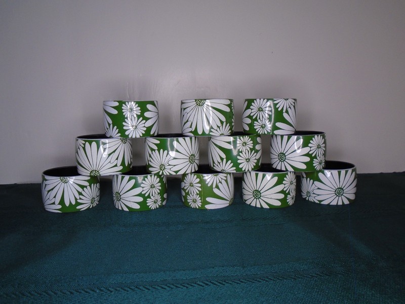 Vintage 70s Daisy Napkin Rings set of 12 Green