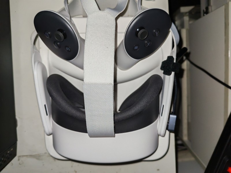 Meta Quest 3S Virtual Reality Headset 128GB, Standalone