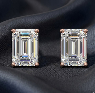 18 Yellow Gold Studs 3 Ct Emerlad Cut Diamond Earrings IGI Lab Grown E F / VVS