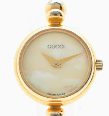 [Fast neuwertig] Gucci 2700,2 L Gold weißes Shell-Zifferblatt Quarz Damenuhr ...