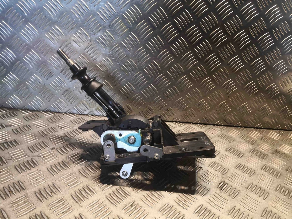 SUBARU FORESTER SH Manual Gear Shifter Mechanism 35010SC030 2.0 Diesel - Image 2 of 4