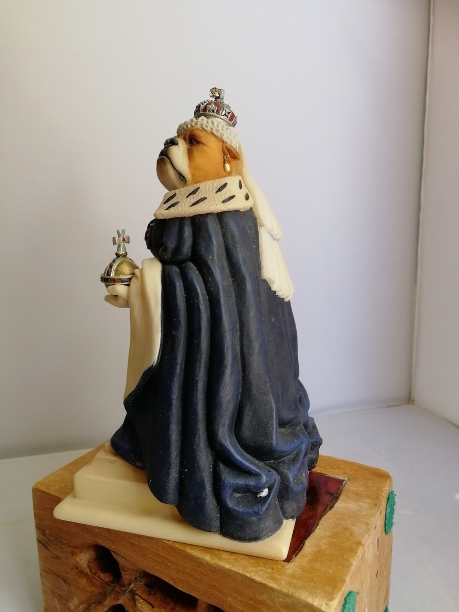 Robert Harrop Doggie People Bulldog Queen Victoria DP178 We are