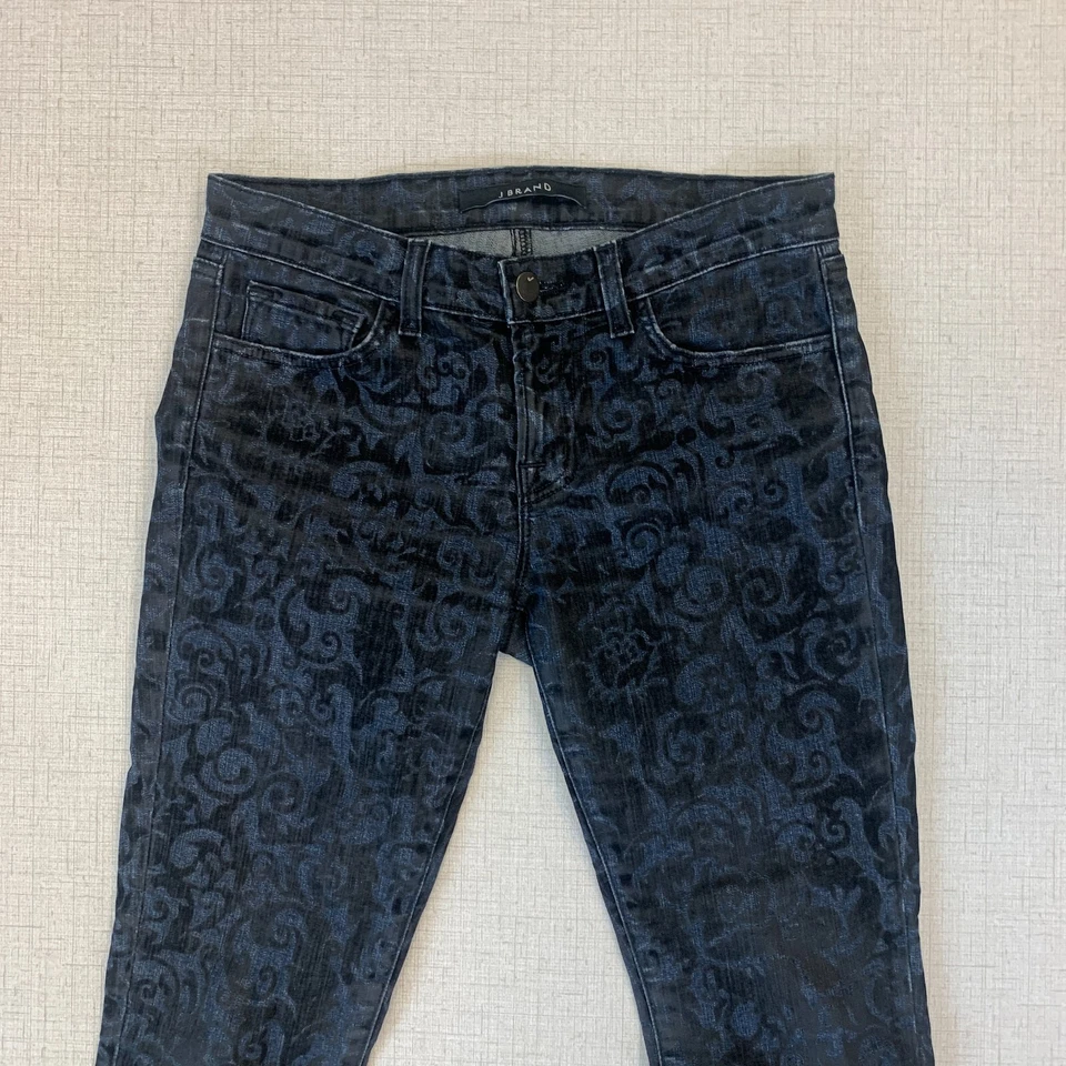 Pantalones de mezclilla para mujer marca J pierna ajustada 25 negros azules flor de lis brocado mezcla de algodón Foto 3 de 4