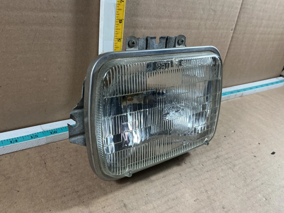 1985-1996 Jeep Cherokee Front Right Passenger Side Headlight Assembly - Image 3 of 4
