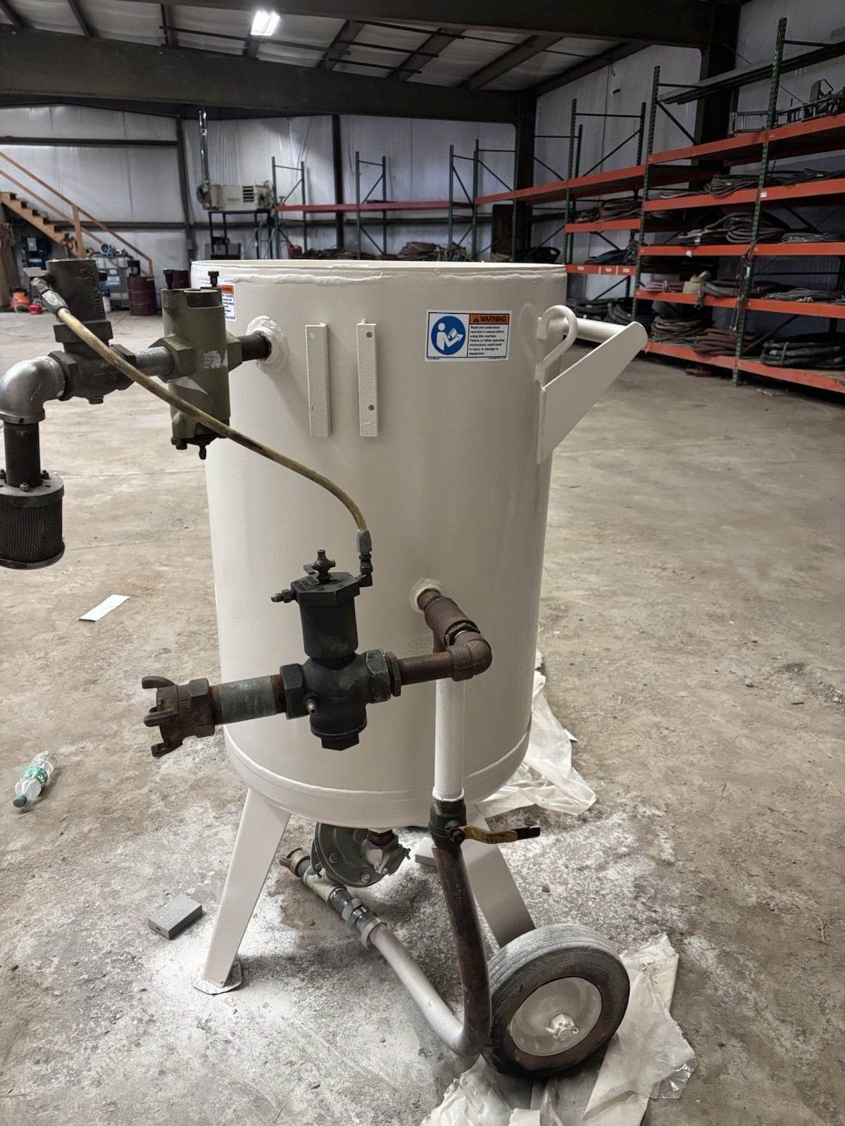 Empire Portable Sandblaster Beige Pressure Pot with Wheels and Valves