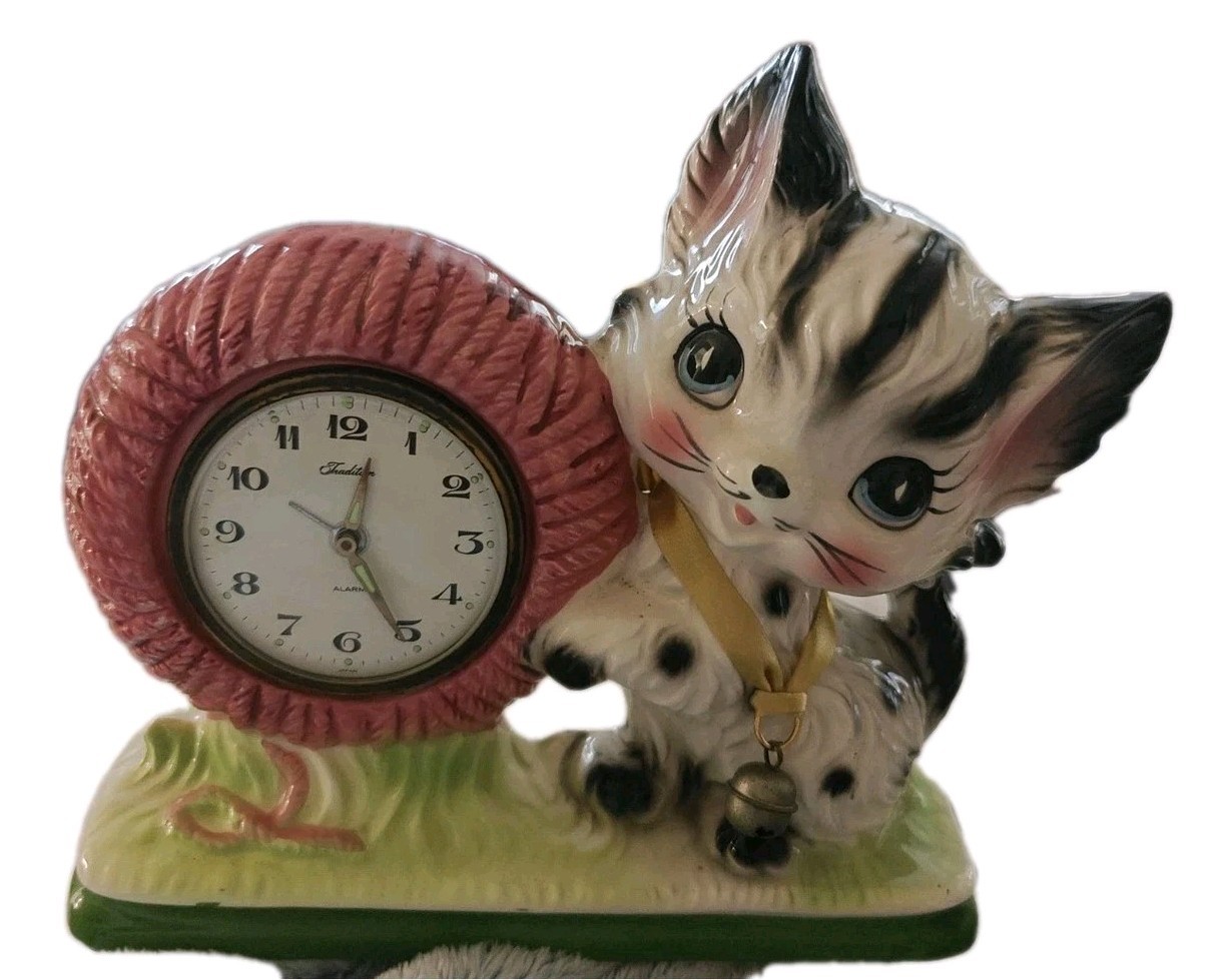 VINTAGE JAPAN TRADITIONS CERAMIC KITTEN WITH YARN ALARM CLOCK.. Clock Overwound
