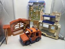 Bluey Ultimate Caravan Camper, Car  School Playset, Plus 8 New In Box Figures 