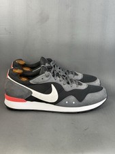 Nike Venture Runner Iron Grey Crimson for Sale  display picture 3