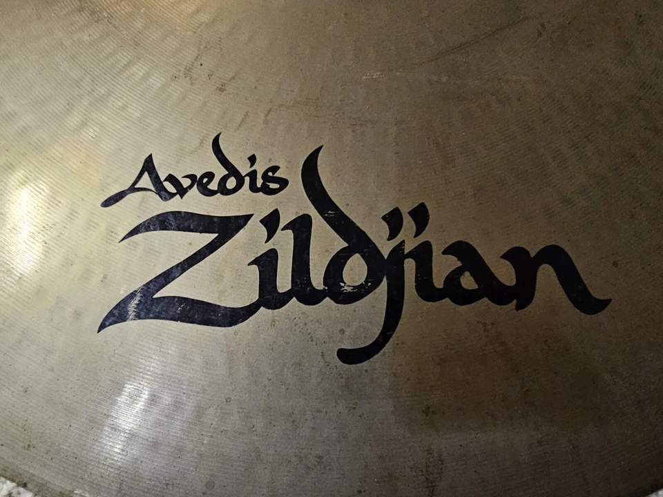 Platillo Avedis Zildjian A Custom Crash 17" 43 cm Turco Hecho en EE. UU. (Sin puntos)  Foto 2 de 4