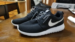 white roshe runs womens