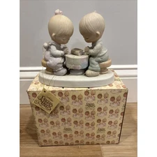Precious Moments “Prayer Changes Things” E-5214 Praying Boy & Girl Figurine Box