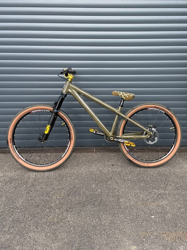 Santa Cruz Jackal Custom Build DJ Ohlins Halo Saint