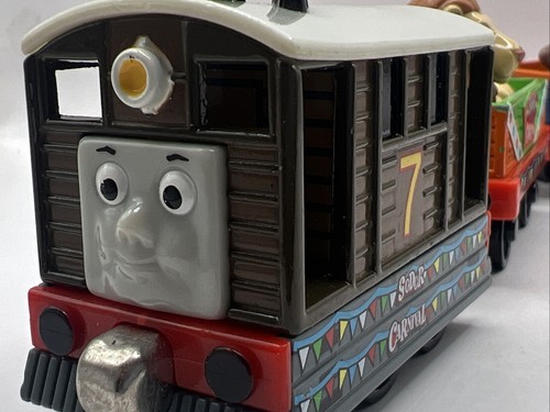 Thomas Friends Take & Play Along Diecast Train SODOR CARNIVAL TOBY, LION MONKEY - Picture 4 of 7