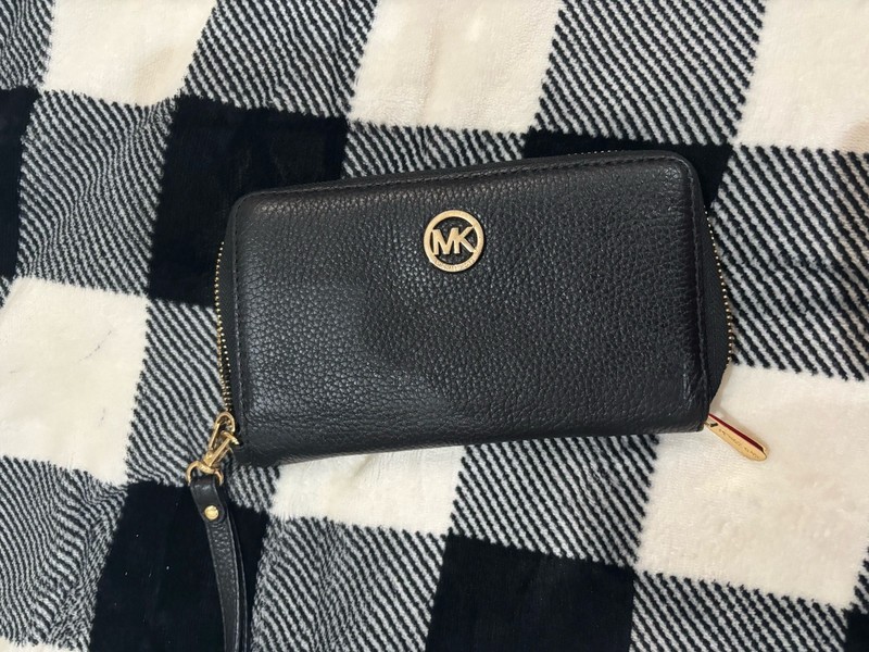 MK Michael Kors Pebble Black Zip Around Wallet