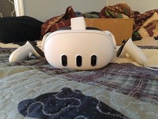 Meta Quest 3 All-in-One VR Headset White In Decent Condition used packaging Used