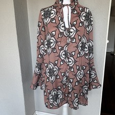 Boutique En Crème Long Sleeved Paisley Dress With Flare Sleeves - Size Medium