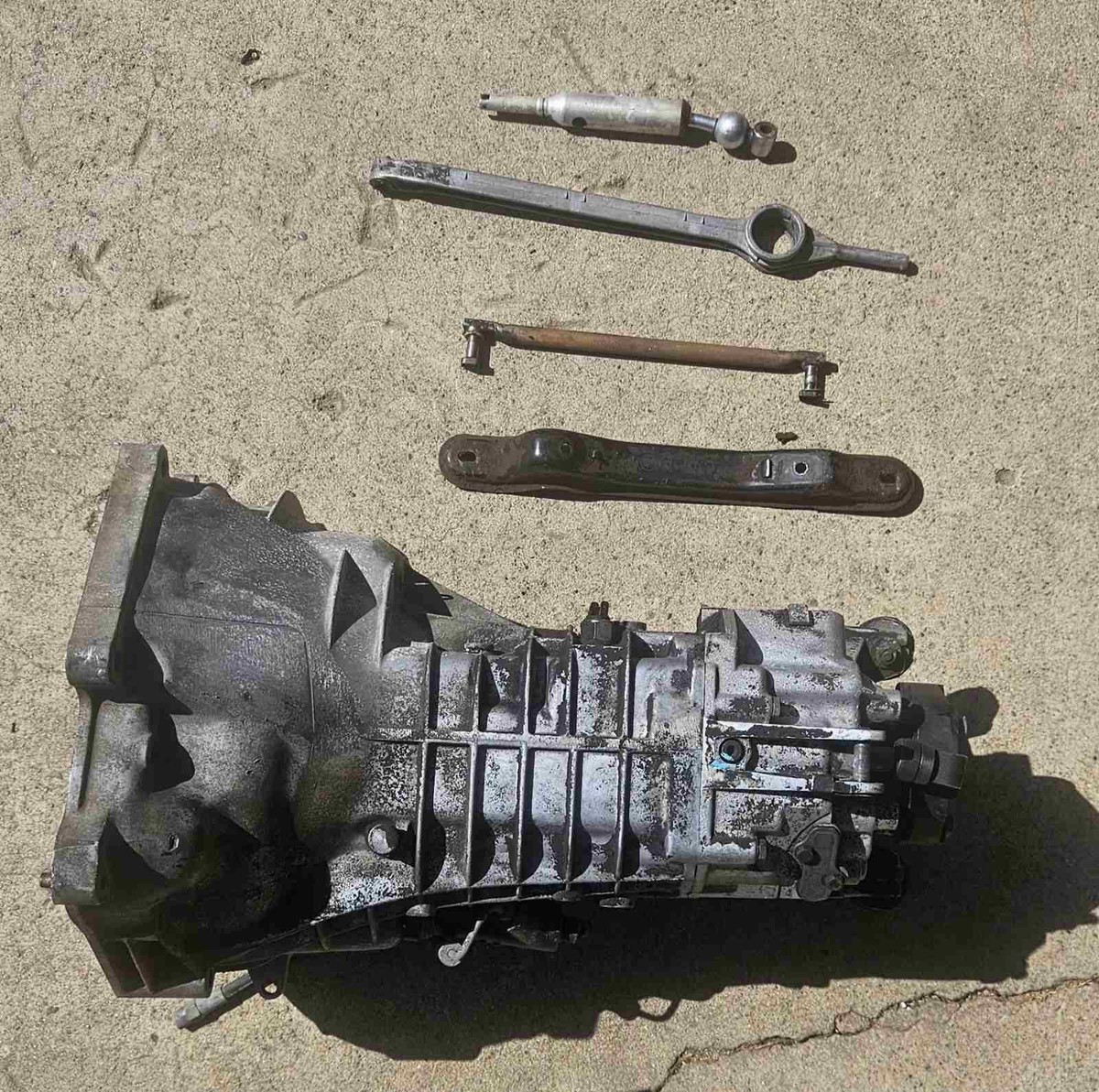 佐吉 BMW E30 Getrag 240 Manual Transmission OEM 2400049090 318i 318is